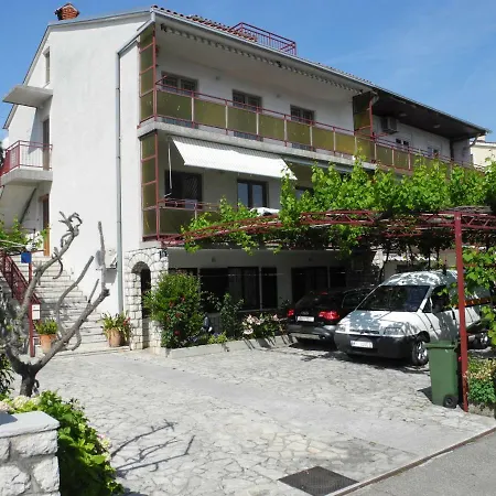 Apartment Andrija 2+1 *